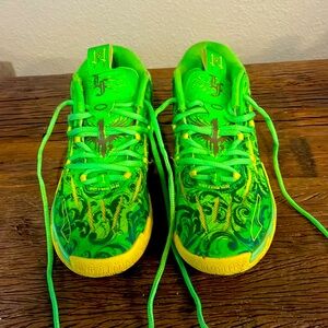 LaMelo green basketball shoes, la France jr size 4.5 big kids